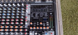 Behringer SX2442FX + flight case