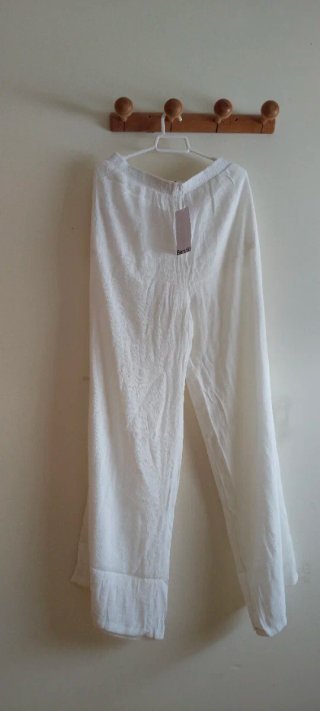 Camisa  y pantalón de verano Bershka blanca  perla