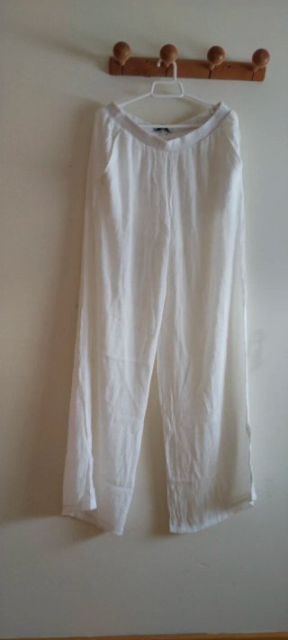 Camisa  y pantalón de verano Bershka blanca  perla