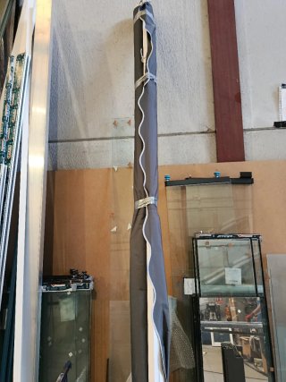 Toldo de brazos abatible gris