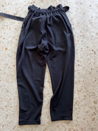 Pantalones negros con cinturón