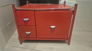 Mueble auxiliar cajones rojo metal
