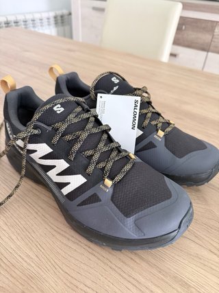 Zapatillas Salomon Negras y Grises
