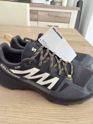 Zapatillas Salomon Negras y Grises