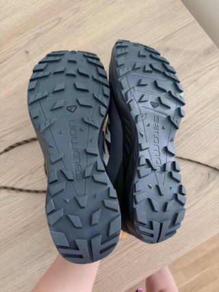 Zapatillas Salomon Negras y Grises