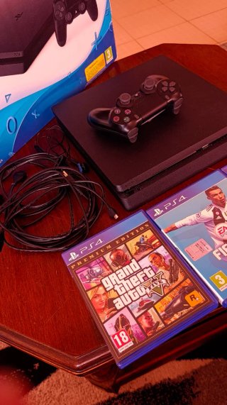 PS4 500GB + Giochi
