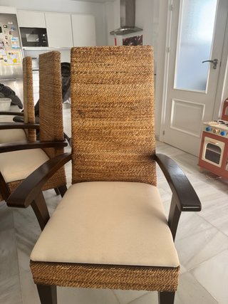 Mesa de madera maciza con 6 sillas