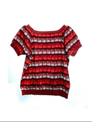 Camiseta Ailanto roja cisnes