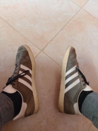 Scarpe Adidas uomo grigie e bianche