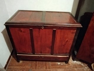 Antiguo arcón de madera