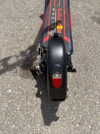 Patinete Eléctrico Red Bull Racing 10