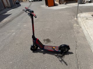 Patinete Eléctrico Red Bull Racing 10