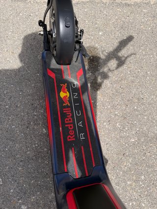 Patinete Eléctrico Red Bull Racing 10