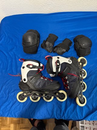 Patines en línea con protecciones