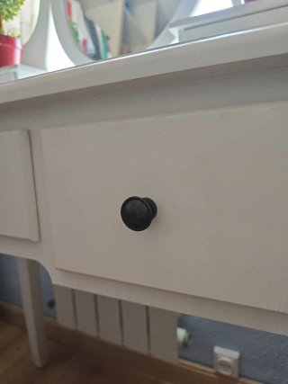 Tocador blanco con espejo ovalado