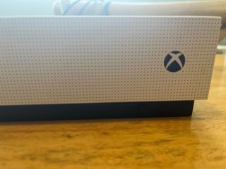 Xbox One S + Mando Azul + 2 Juegos
