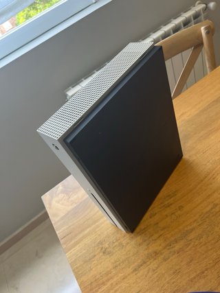 Xbox One S + Mando Azul + 2 Juegos