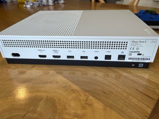 Xbox One S + Mando Azul + 2 Juegos