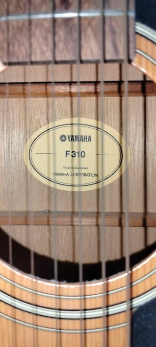 Chitarra acustica Yamaha