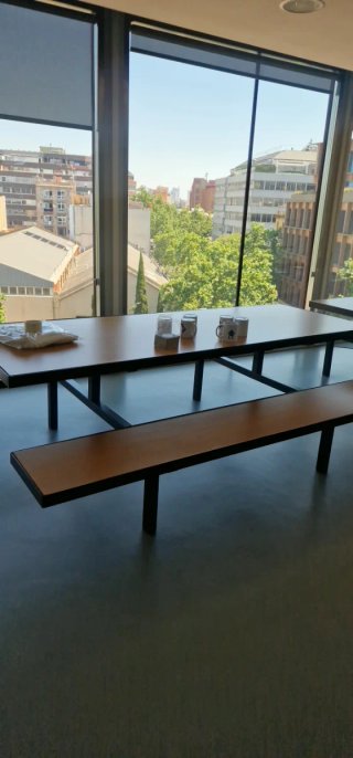 Mesa y banco estilo industrial