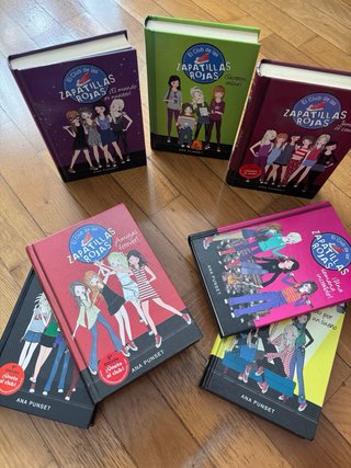 Saga de libros “El club de las zapatillas rojas”.
