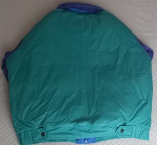 Chaquetón plumas verde y azul