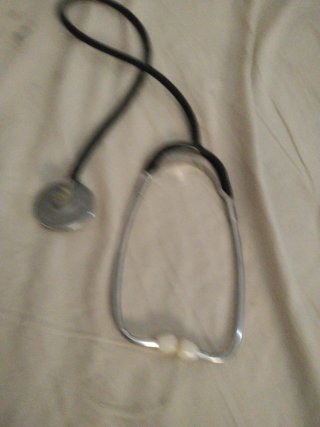 Escuchar latidos del corazón .medico