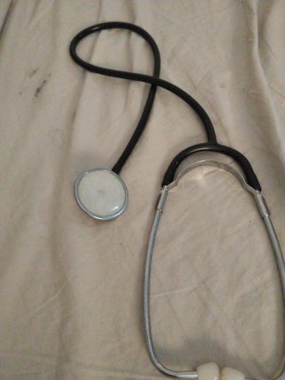 Escuchar latidos del corazón .medico