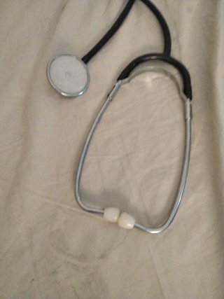 Escuchar latidos del corazón .medico