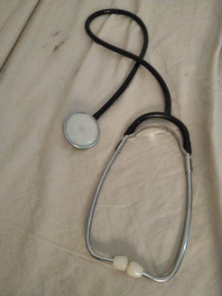 Escuchar latidos del corazón .medico
