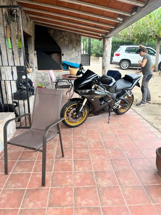 Yamaha R6 2005 Negra y Dorada