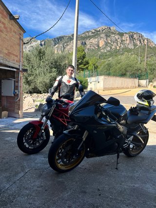 Yamaha R6 2005 Negra y Dorada