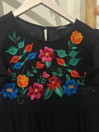 Vestido negro bordado flores talla L