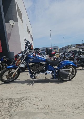 Harley-Davidson Rocker C Azul
