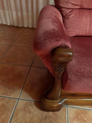 Sofá y 2 sillones de tela y madera