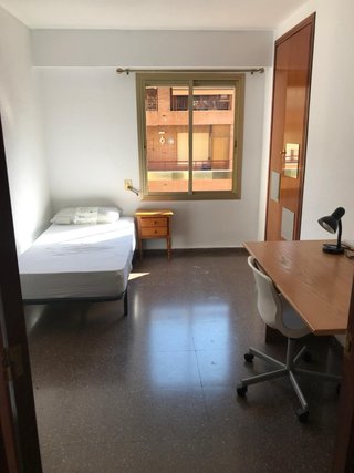 Habitación CHICA estudiante  en BLASCO IBAÑEZ