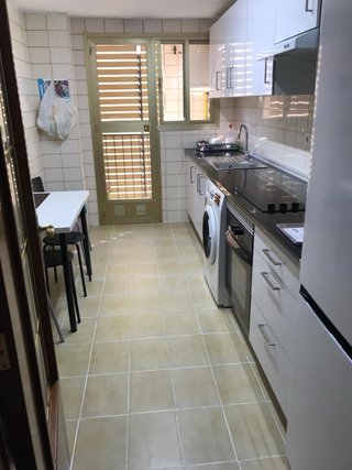 Habitación CHICA estudiante  en BLASCO IBAÑEZ