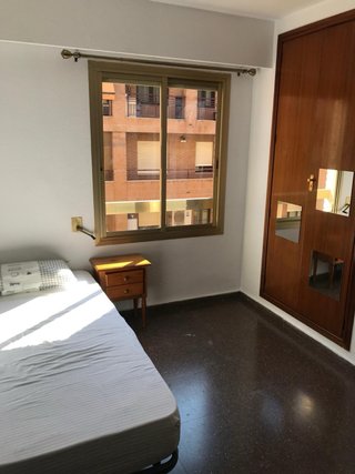 Habitación CHICA estudiante  en BLASCO IBAÑEZ