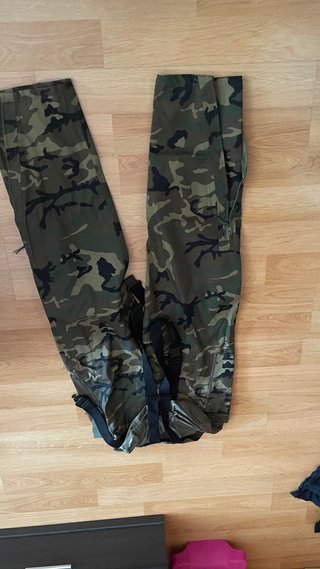 Ropa militar variada