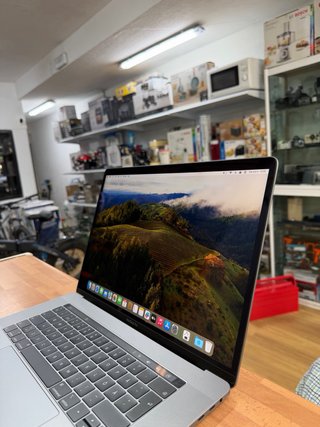 MacBook Pro 2019 15” 16GB RAM 256GB SSD