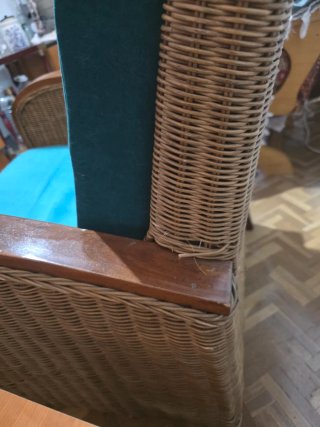 Poltrona in vimini con cuscini
