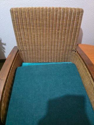 Poltrona in vimini con cuscini