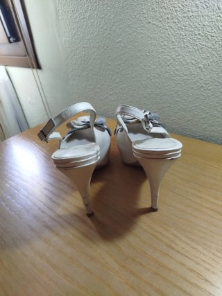 Zapatos de tacón Gino Ventori Talla 41 Beis claro