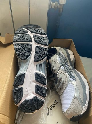 Asics Talla 42 Gris/Blanco