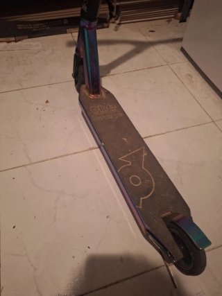 Patinete freestyle arcoíris
