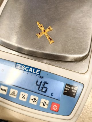 Cruz oro 18kt con piedras rojas