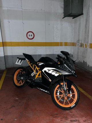 KTM RC 125 (Apta para carnet B y A1)