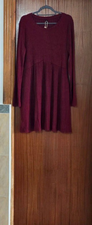 Vestido de manga larga burdeos con bolsillos