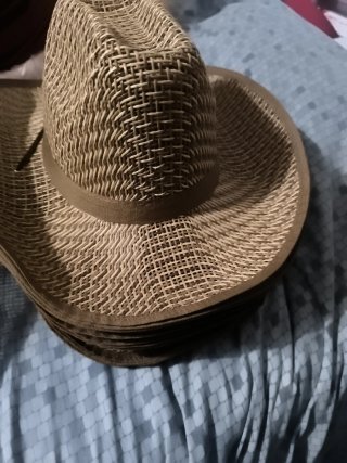 Sombrero de paja tejido