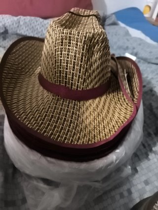 Sombrero de paja tejido